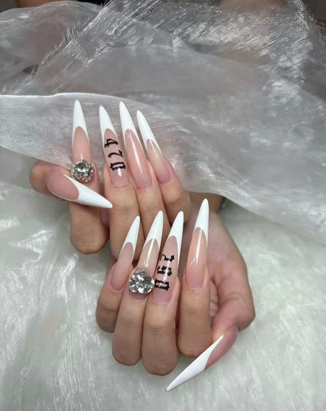 AME29 Nail ホワイトフレンチと数字アート