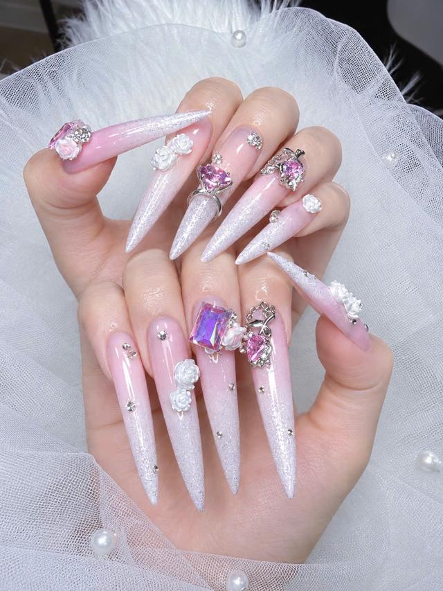 AME29 Nail ピンクグラデーションにバラと大きなストーン